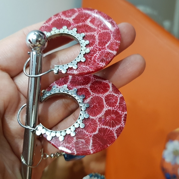 2 Sets Of Artisanal Handmade Earrings - Picture 3 of 17